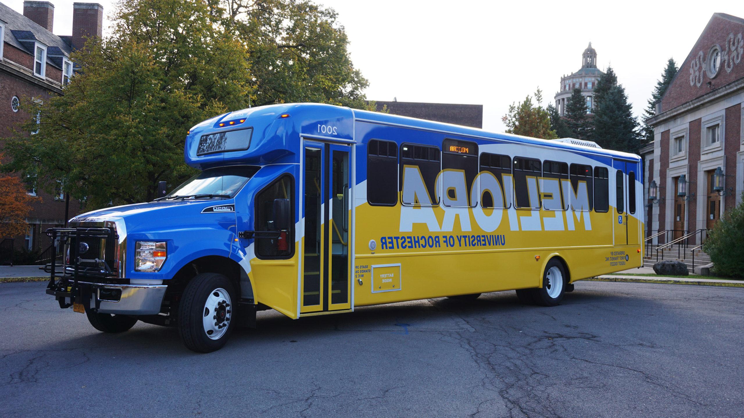 澳门威尼斯人网上赌场 shuttle bus with new blue and yellow wrap